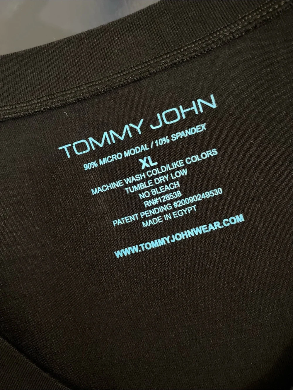 Tommy John Men's XL Undershirt Black Second Skin Deep V-Neck Stay-Tucked